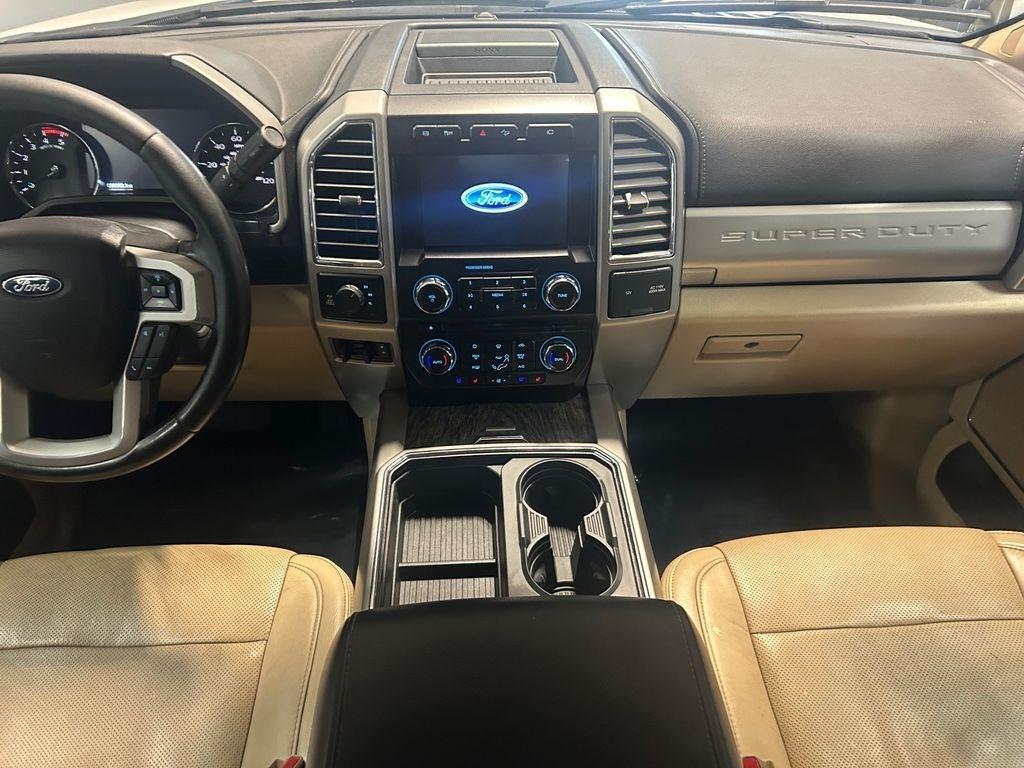 Ford Super Duty F-350 SRW Lariat 4WD Crew Cab 8' Box 2017