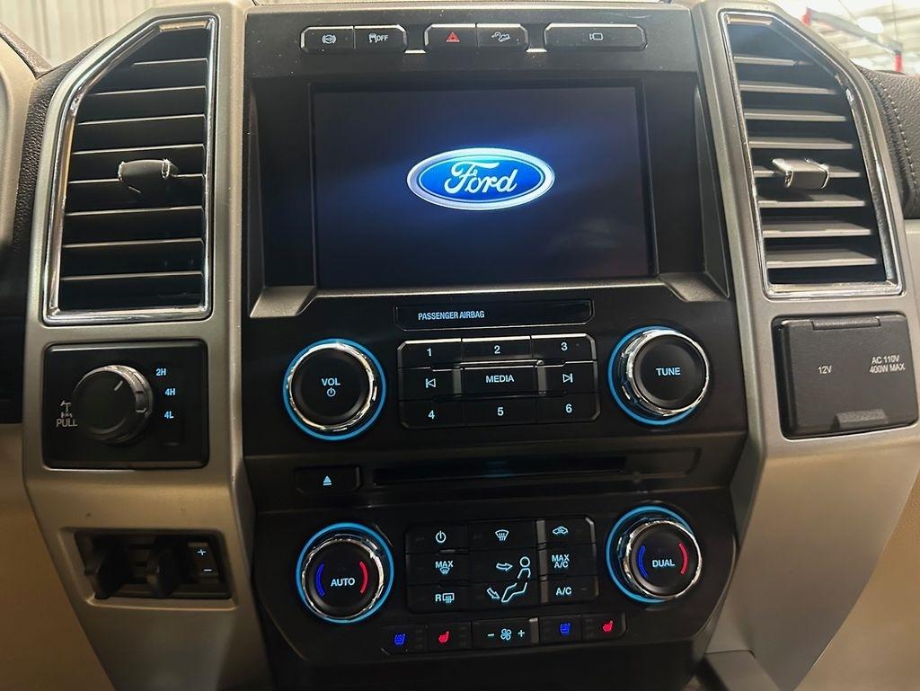 Ford Super Duty F-350 SRW Lariat 4WD Crew Cab 8' Box 2017