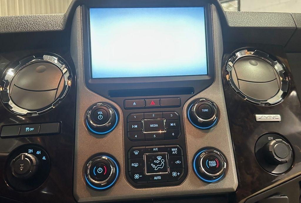 Ford Super Duty F-250 SRW 4WD Crew Cab 172" Platinum 2015