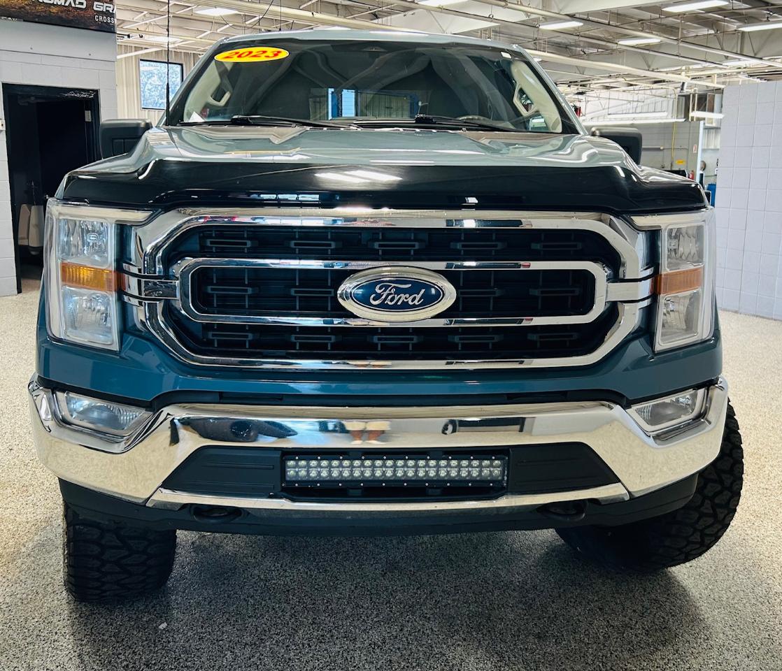 Ford F-150 XLT SuperCrew 4WD 2023