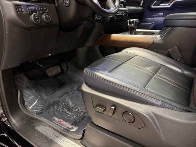 Chevrolet Silverado 1500 4WD Crew Cab 157" High Country 2023