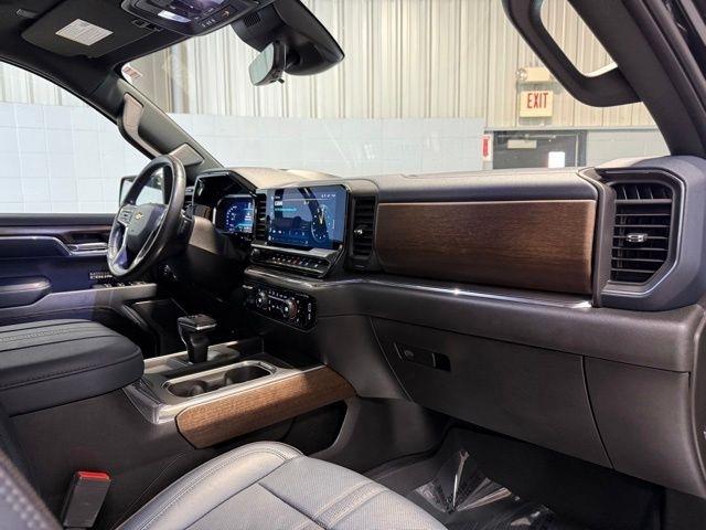 Chevrolet Silverado 1500 4WD Crew Cab 157" High Country 2023