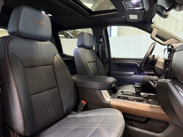 Chevrolet Silverado 1500 4WD Crew Cab 157" High Country 2023