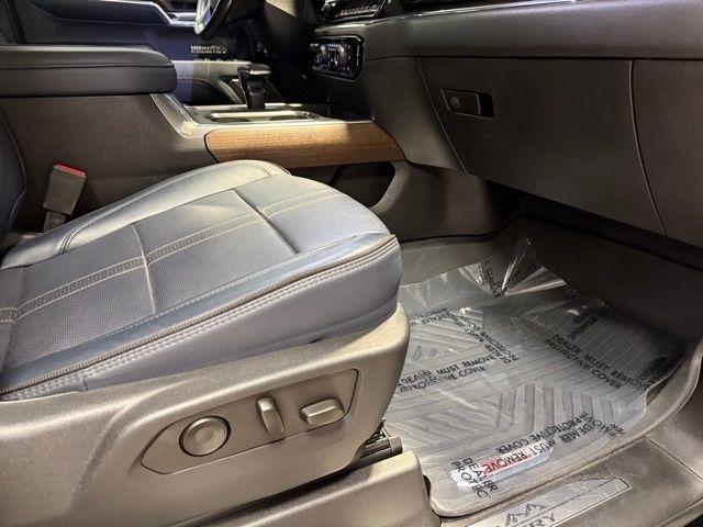 Chevrolet Silverado 1500 4WD Crew Cab 157" High Country 2023