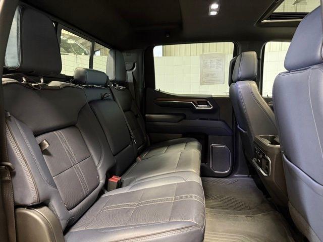 Chevrolet Silverado 1500 4WD Crew Cab 157" High Country 2023