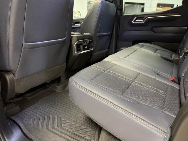 Chevrolet Silverado 1500 4WD Crew Cab 157" High Country 2023