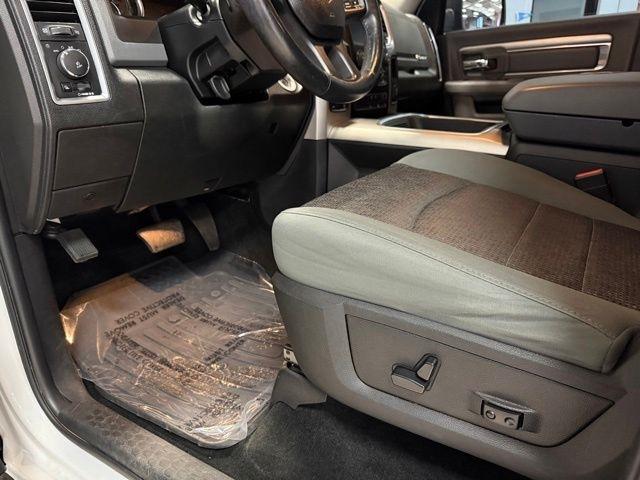 RAM 1500 Big Horn 4x4 Crew Cab 5'7" Box 2017
