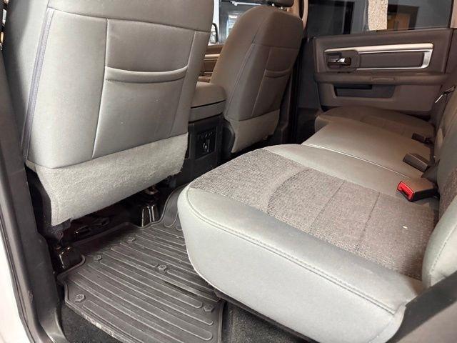 RAM 1500 Big Horn 4x4 Crew Cab 5'7" Box 2017