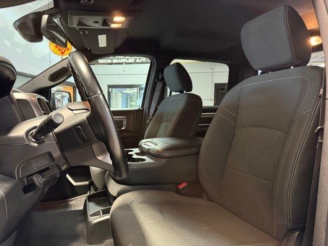 RAM 1500 Classic Warlock 4x4 Crew Cab 5'7" Box 2021