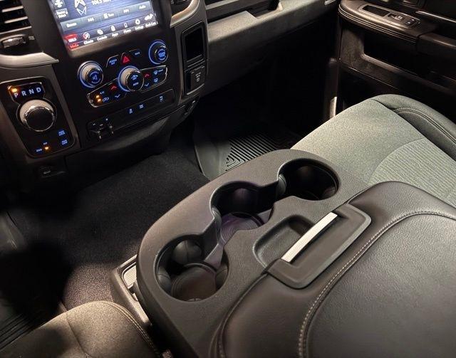 RAM 1500 Classic Warlock 4x4 Crew Cab 5'7" Box 2021