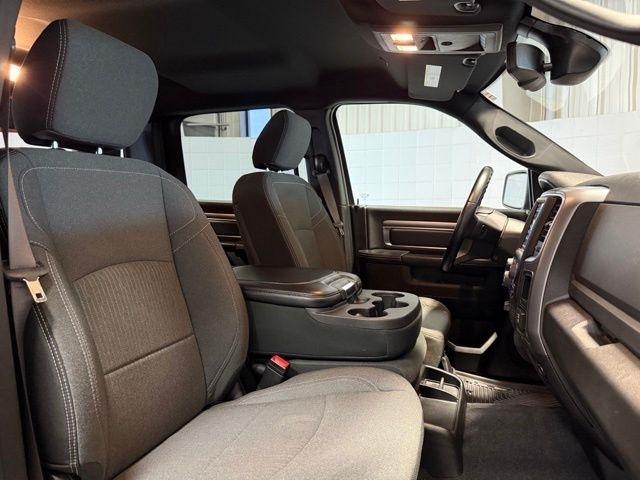 RAM 1500 Classic Warlock 4x4 Crew Cab 5'7" Box 2021