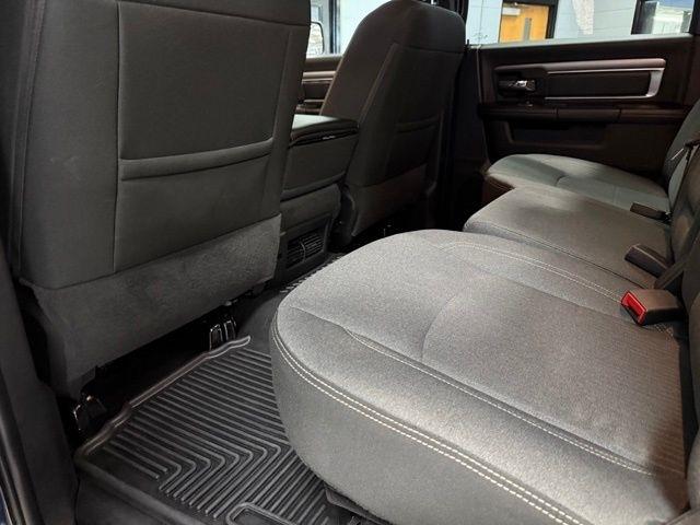 RAM 1500 Classic Warlock 4x4 Crew Cab 5'7" Box 2021