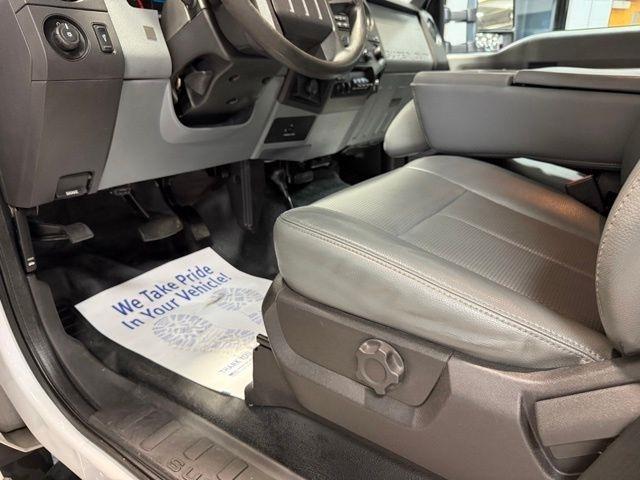 Ford Super Duty F-550 DRW 4WD Reg Cab 141" WB 60" CA XL 2015