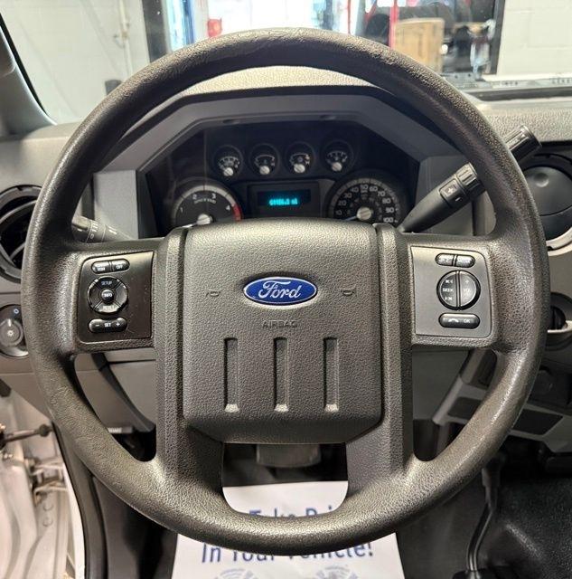 Ford Super Duty F-550 DRW 4WD Reg Cab 141" WB 60" CA XL 2015