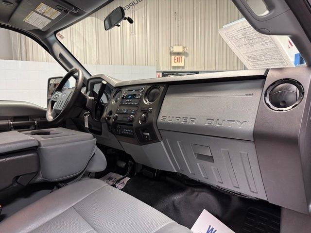 Ford Super Duty F-550 DRW 4WD Reg Cab 141" WB 60" CA XL 2015