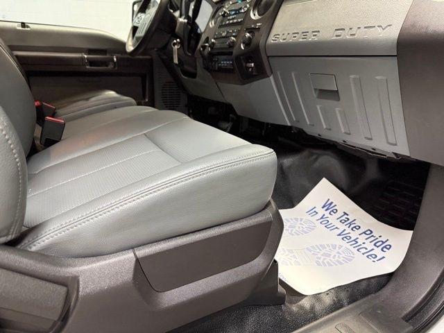 Ford Super Duty F-550 DRW 4WD Reg Cab 141" WB 60" CA XL 2015