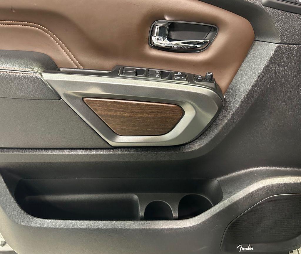 Nissan Titan Platinum Reserve Crew Cab 4WD 2019