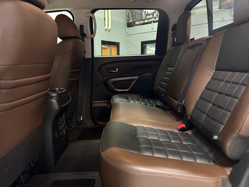 Nissan Titan Platinum Reserve Crew Cab 4WD 2019