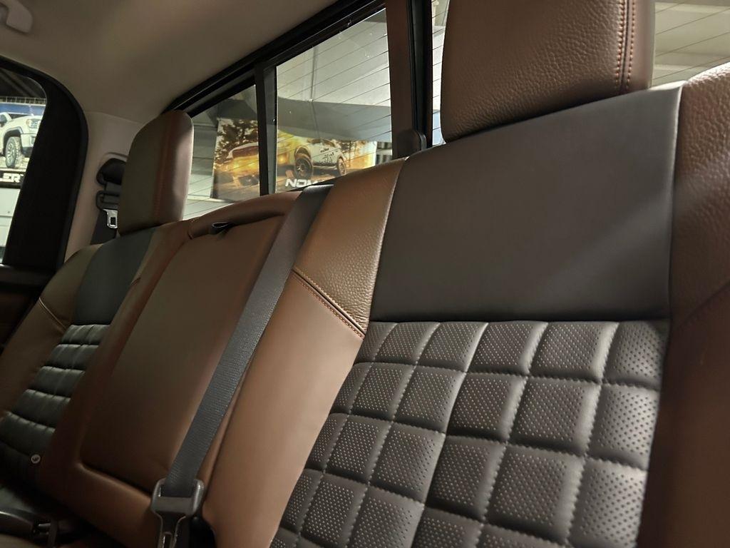 Nissan Titan Platinum Reserve Crew Cab 4WD 2019
