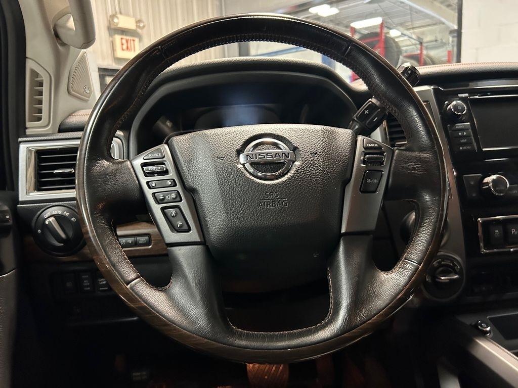 Nissan Titan Platinum Reserve Crew Cab 4WD 2019