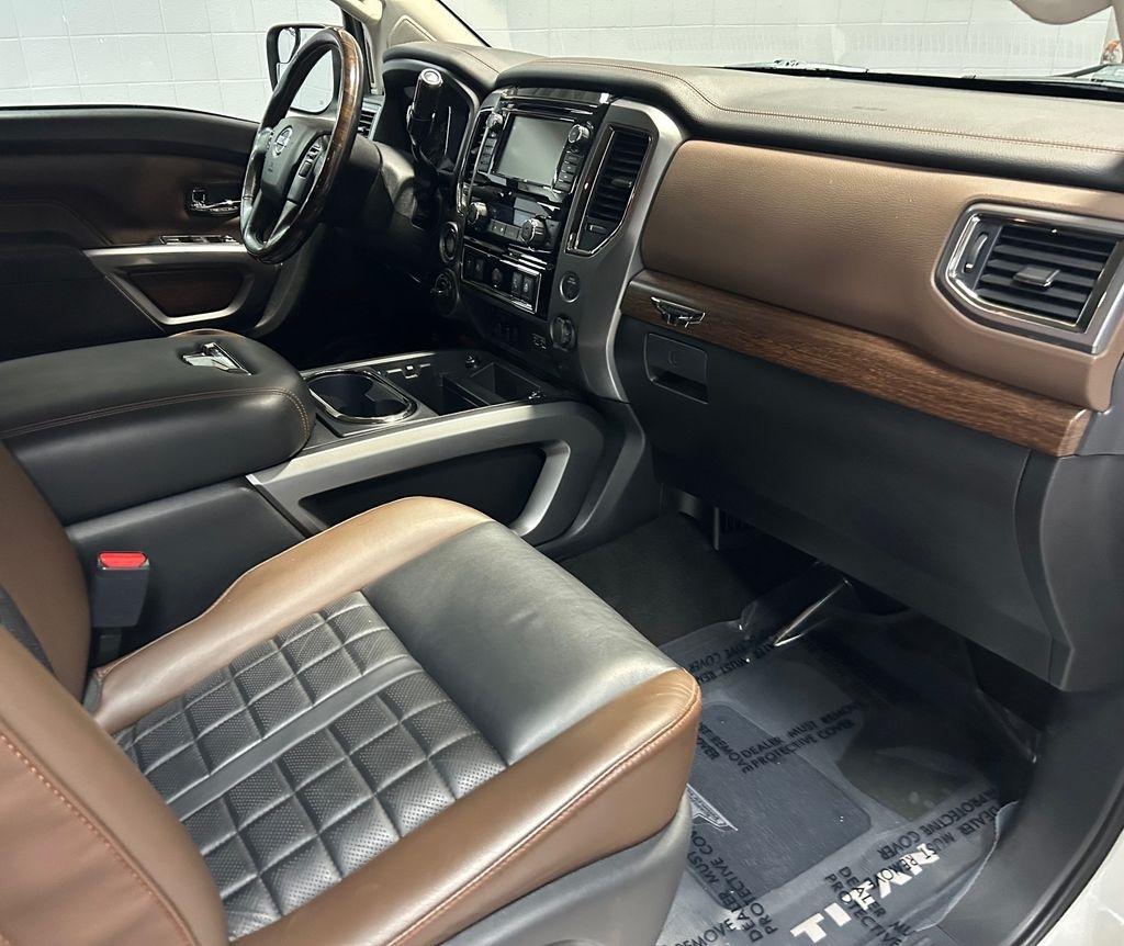 Nissan Titan Platinum Reserve Crew Cab 4WD 2019
