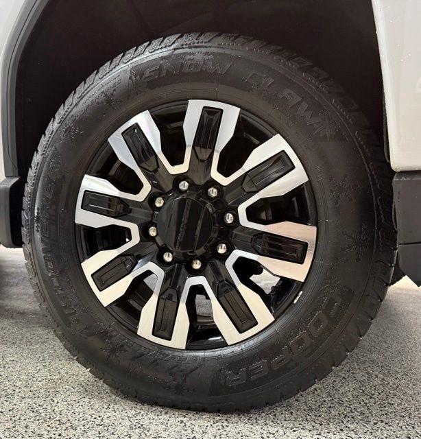 GMC Sierra 2500HD 4WD Crew Cab 159" Denali 2023