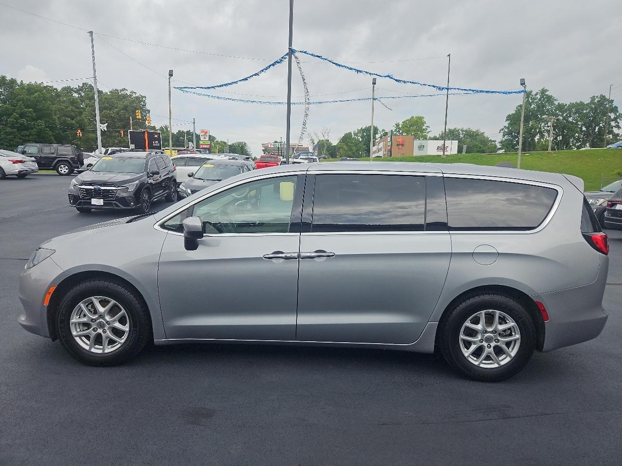 2021 Chrysler Voyager LX - Photo 8