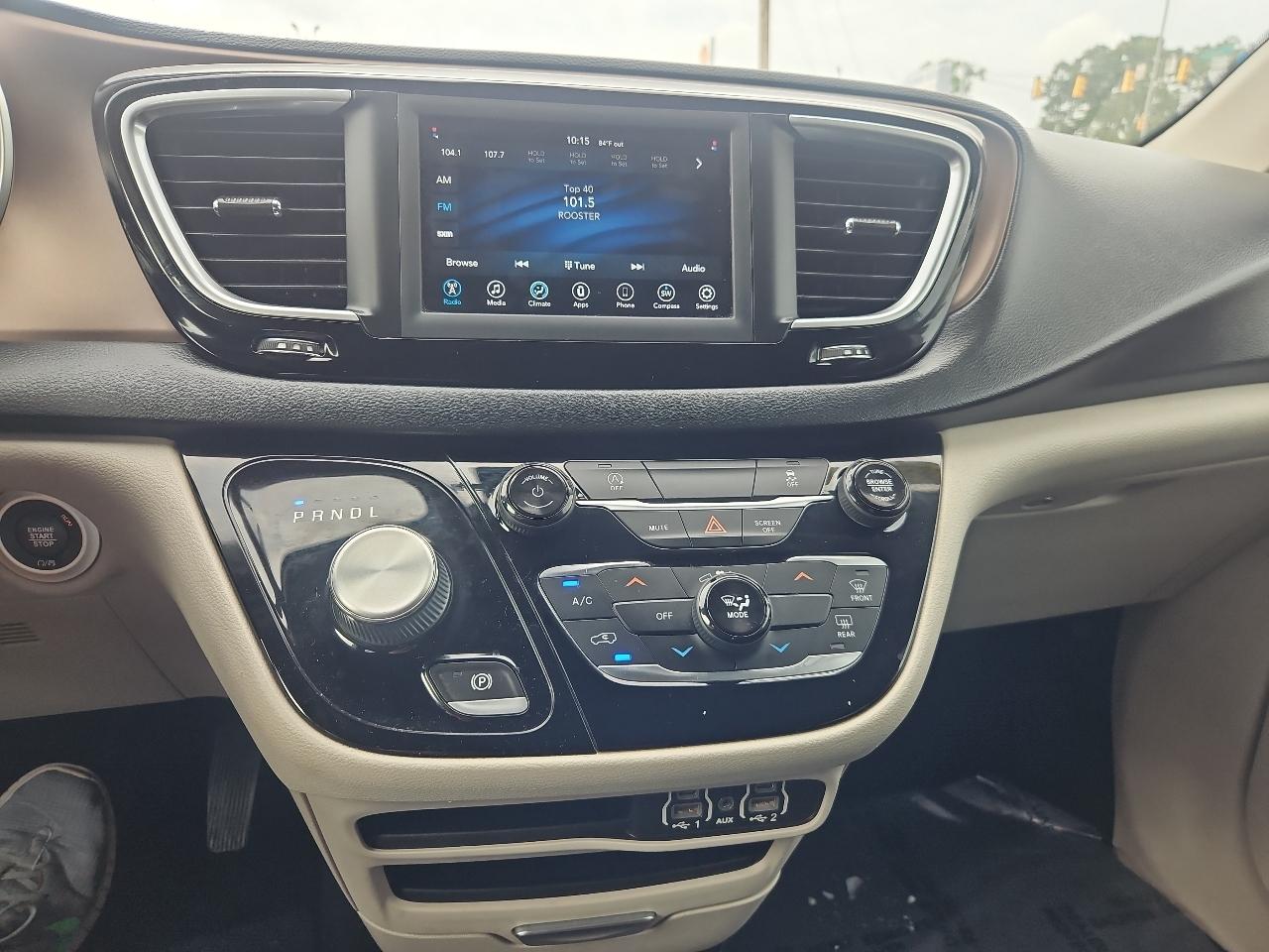 2021 Chrysler Voyager LX - Photo 12