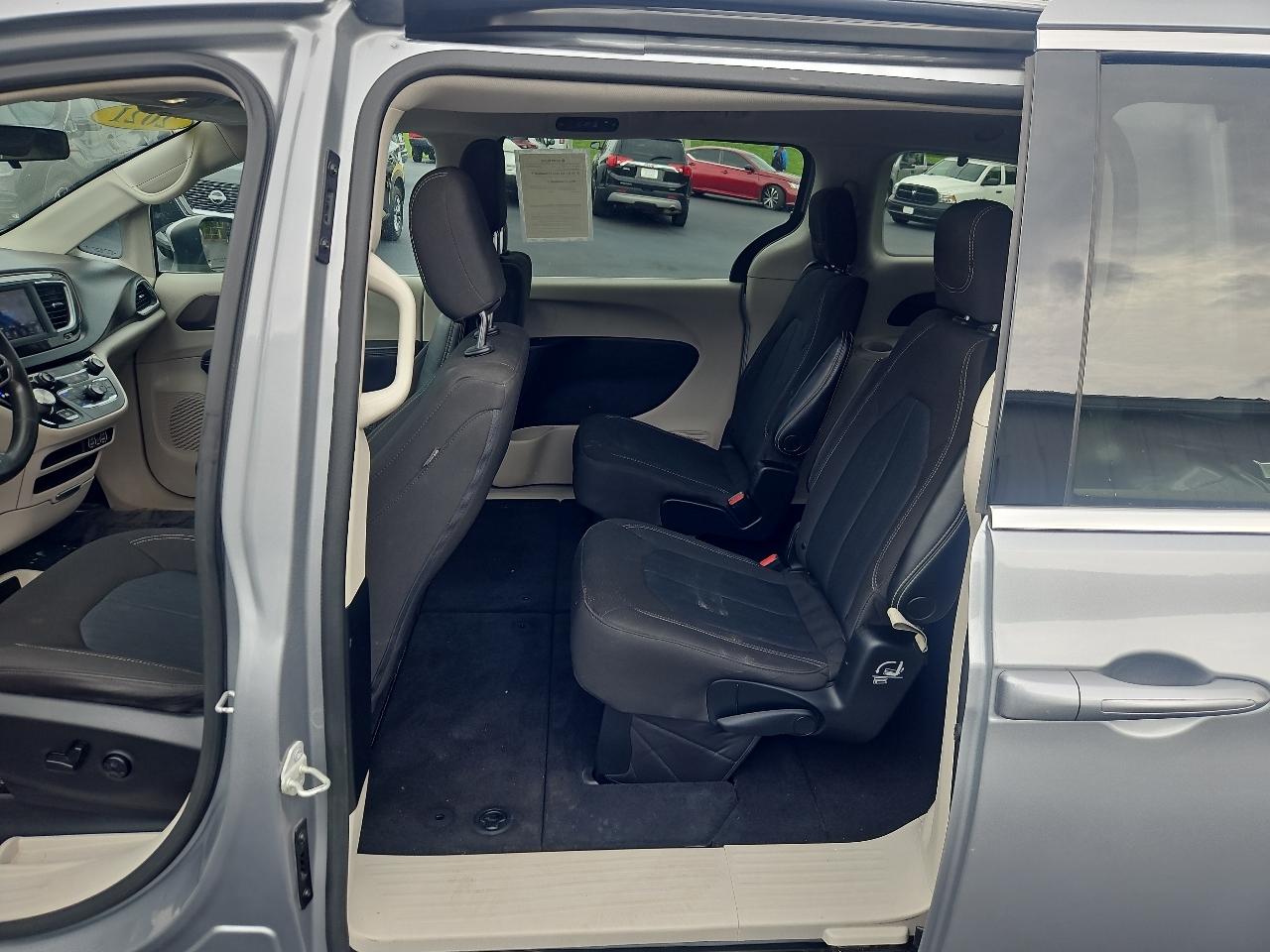 2021 Chrysler Voyager LX - Photo 14
