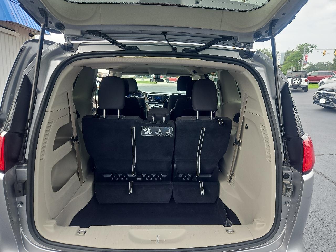 2021 Chrysler Voyager LX - Photo 15