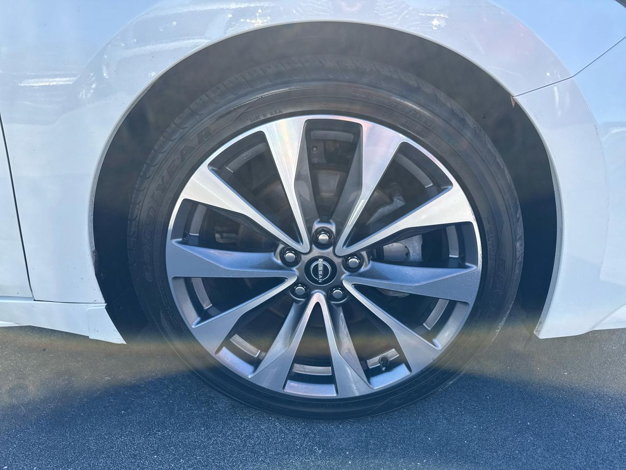 Nissan Maxima Platinum 2023