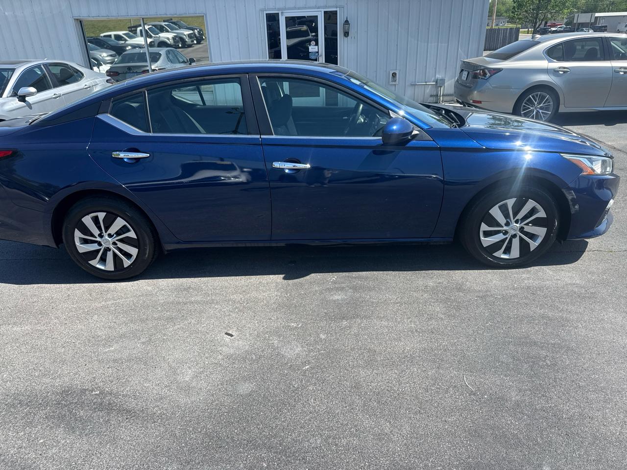 Nissan Altima  2021