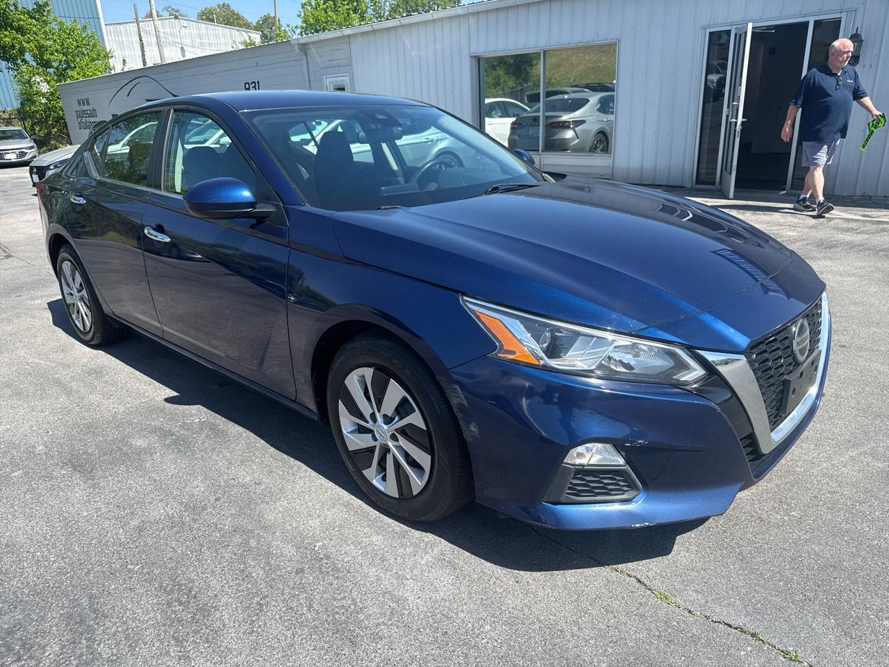 Nissan Altima  2021