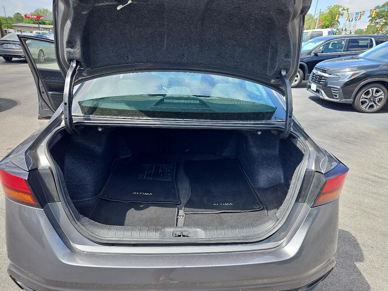 Nissan Altima  2024
