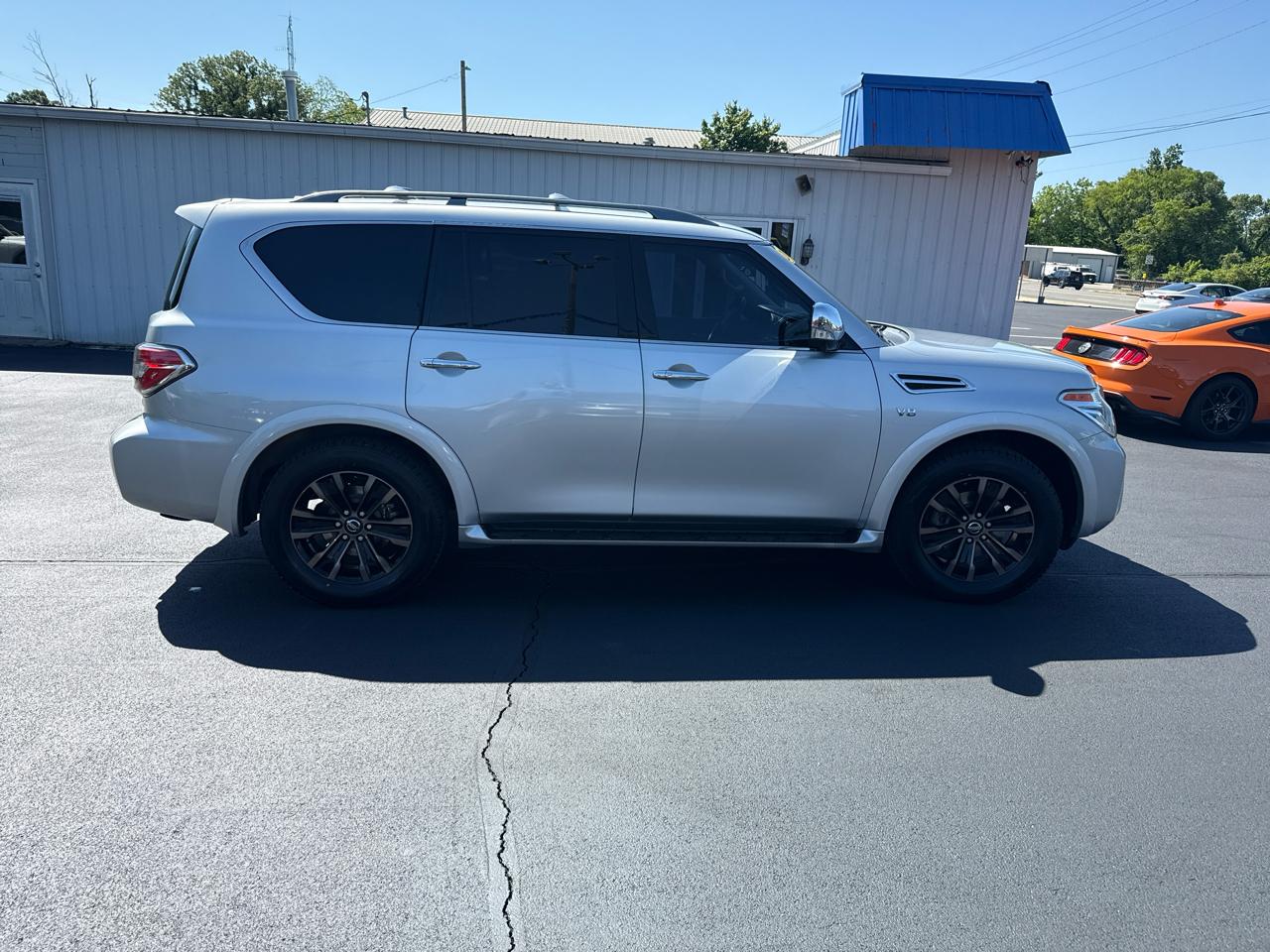 Nissan Armada  2020