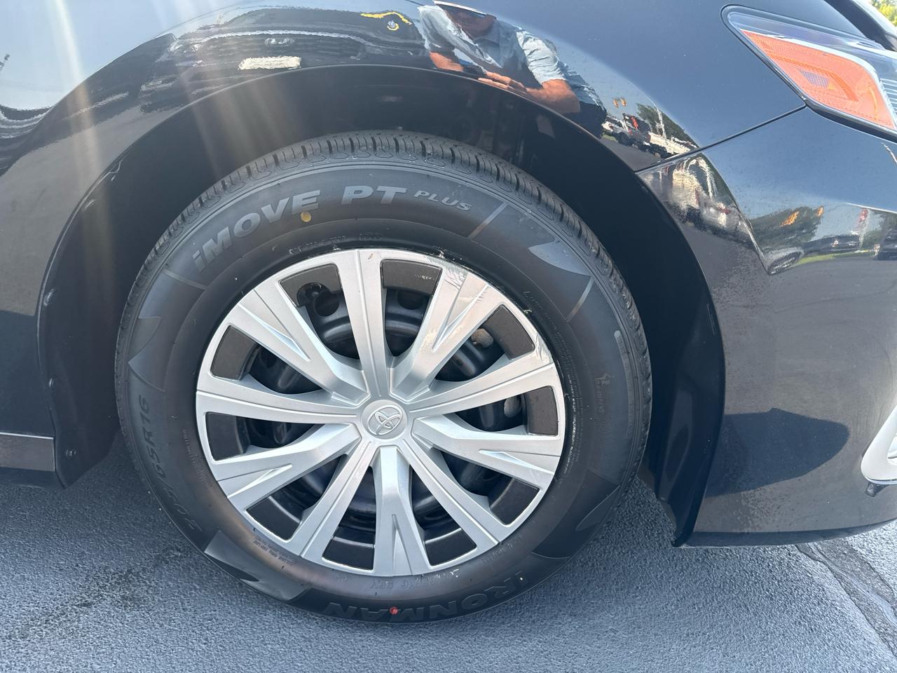 Toyota Camry Hybrid  2022
