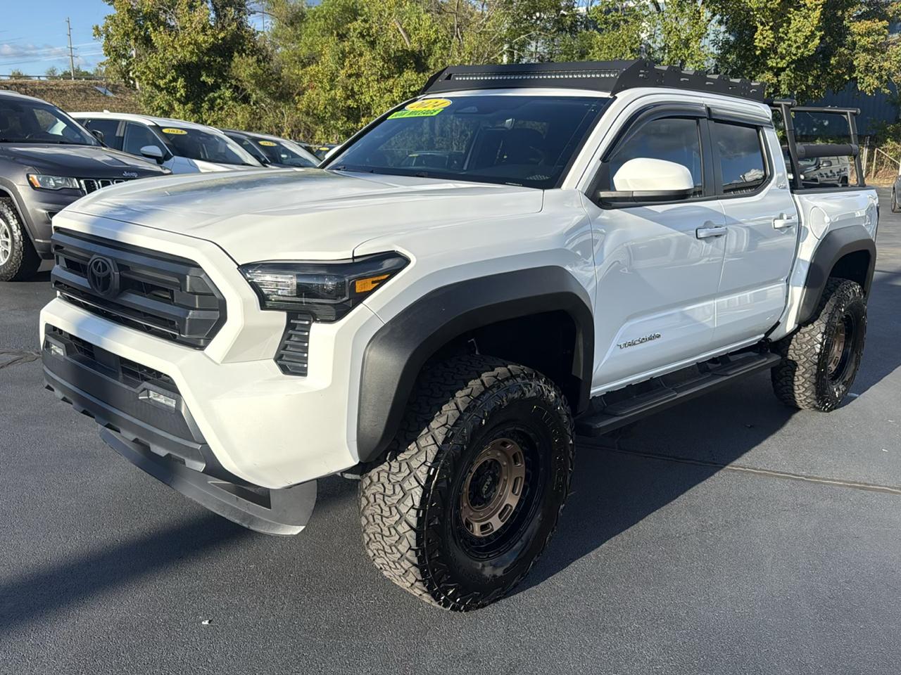 Toyota Tacoma photo 2