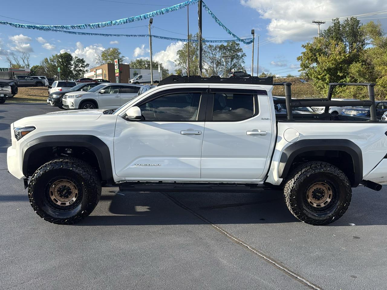Toyota Tacoma photo 3