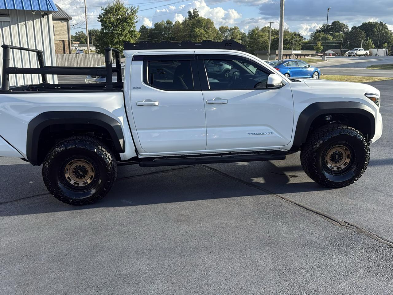 Toyota Tacoma photo 7