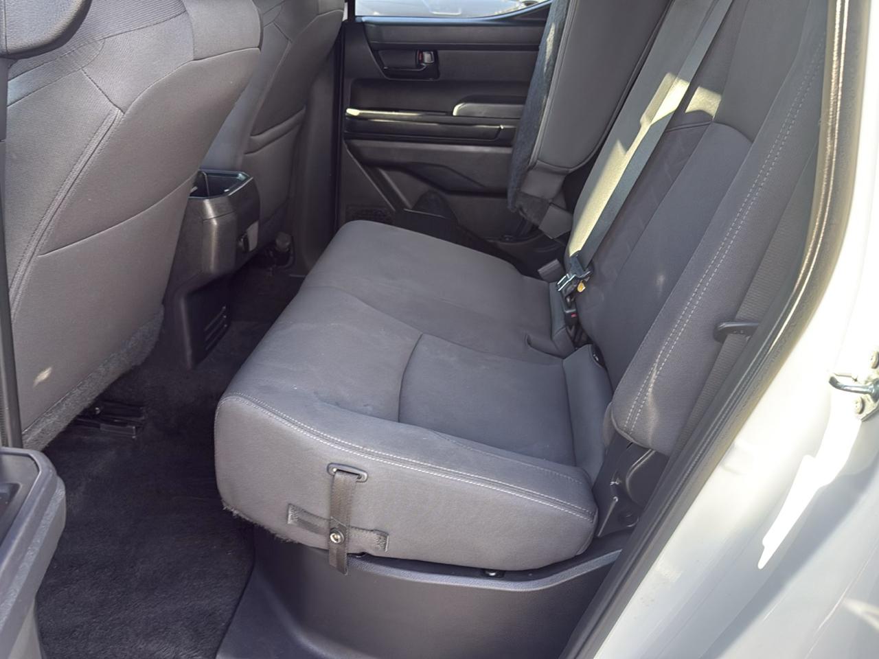 Toyota Tacoma photo 12