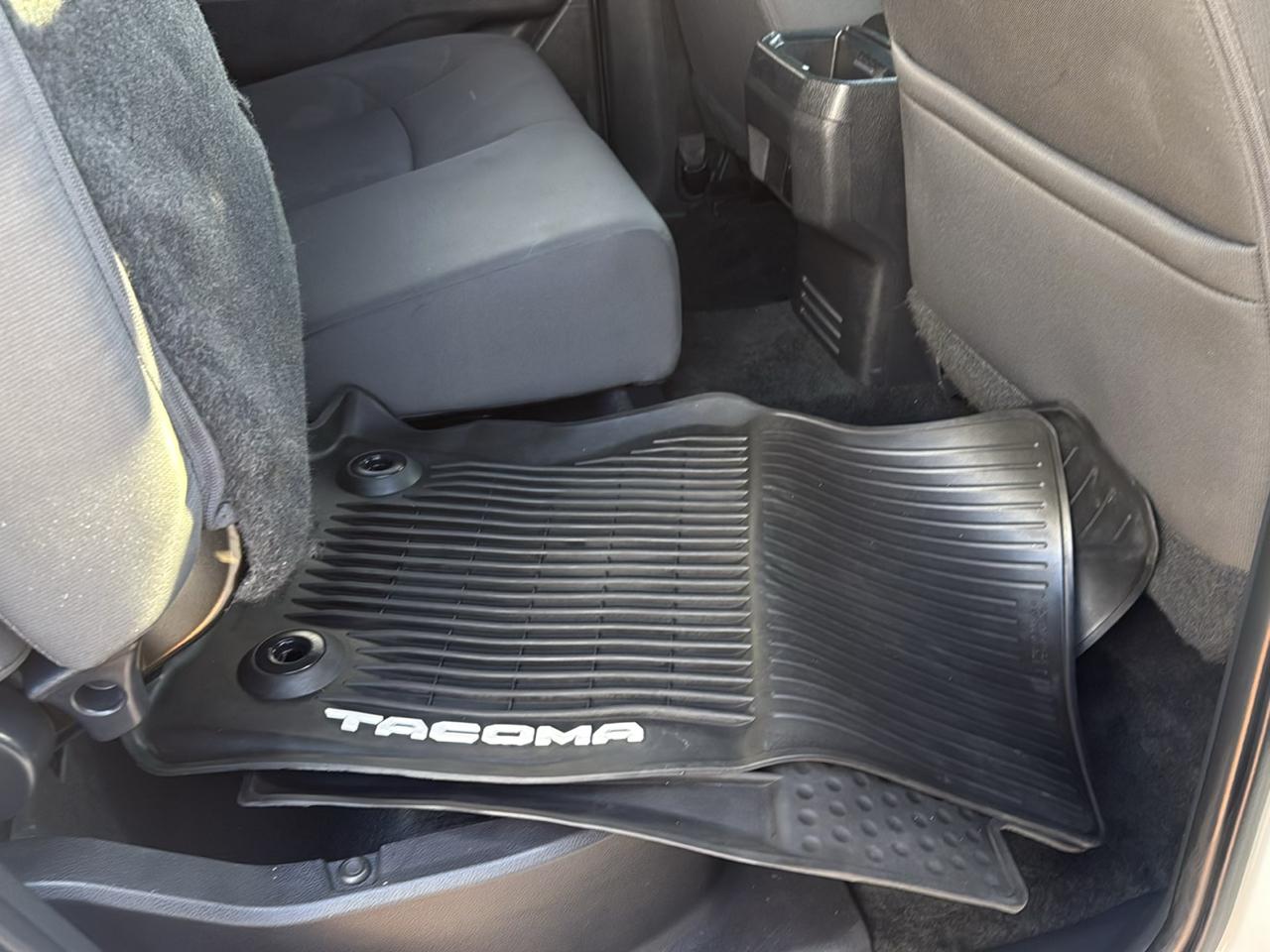 Toyota Tacoma photo 21