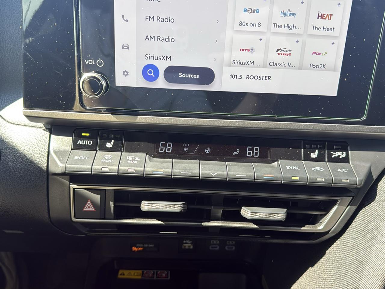 Toyota Camry Hybrid  2025