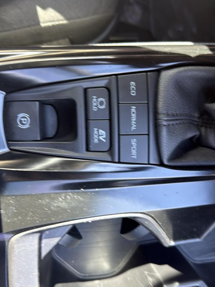 Toyota Camry Hybrid  2025