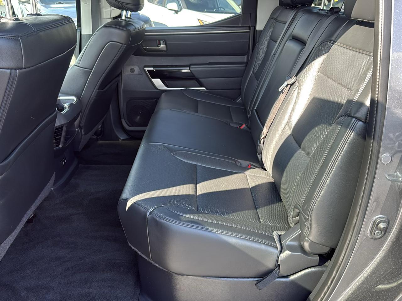 Toyota Tundra photo 12