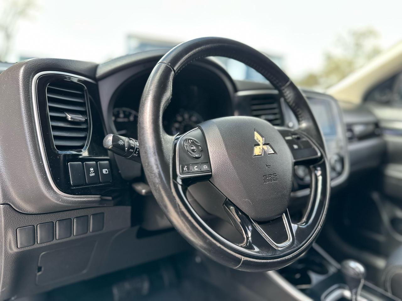 Mitsubishi Outlander SEL AWD 2017