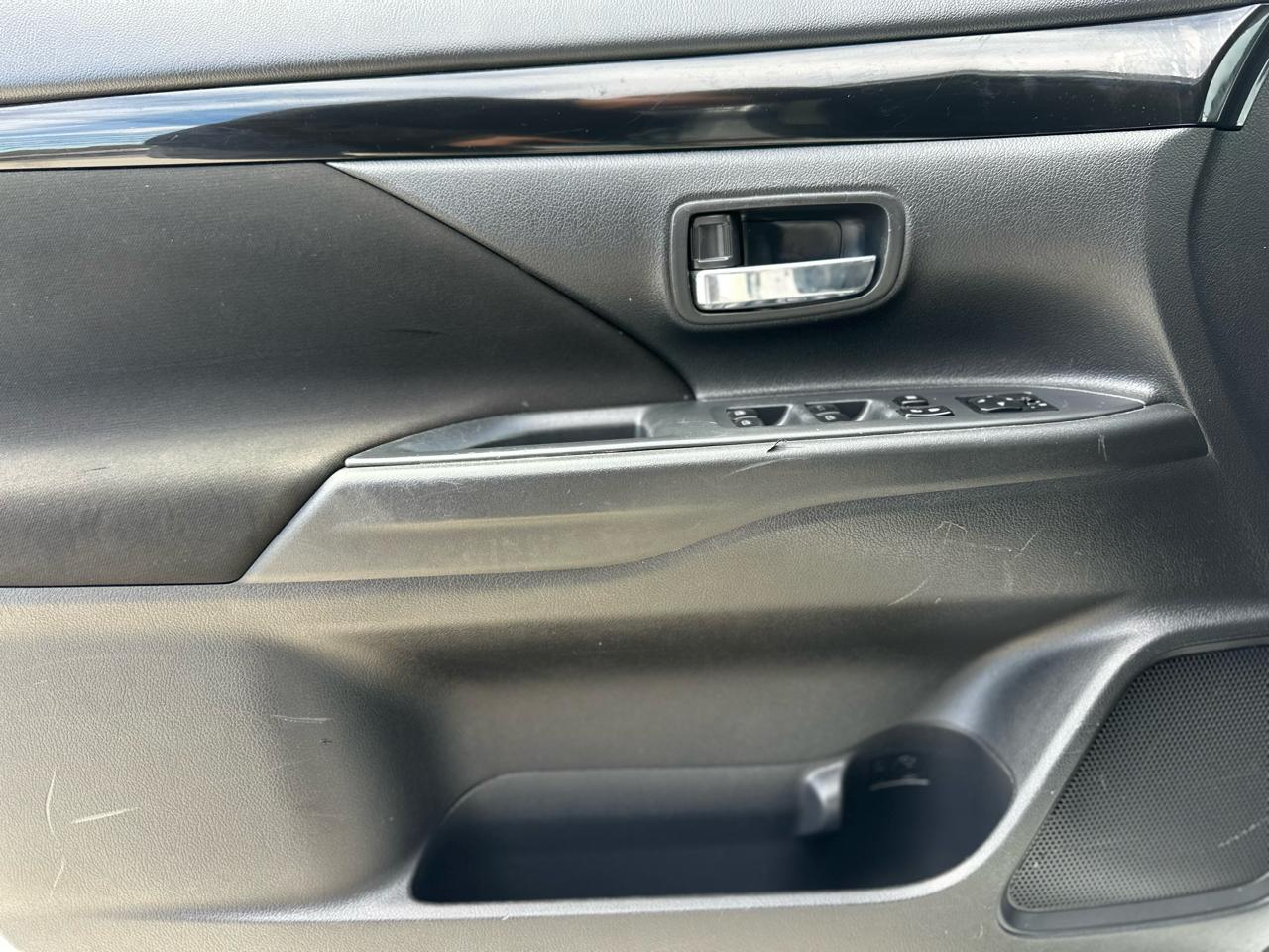 Mitsubishi Outlander SEL AWD 2017