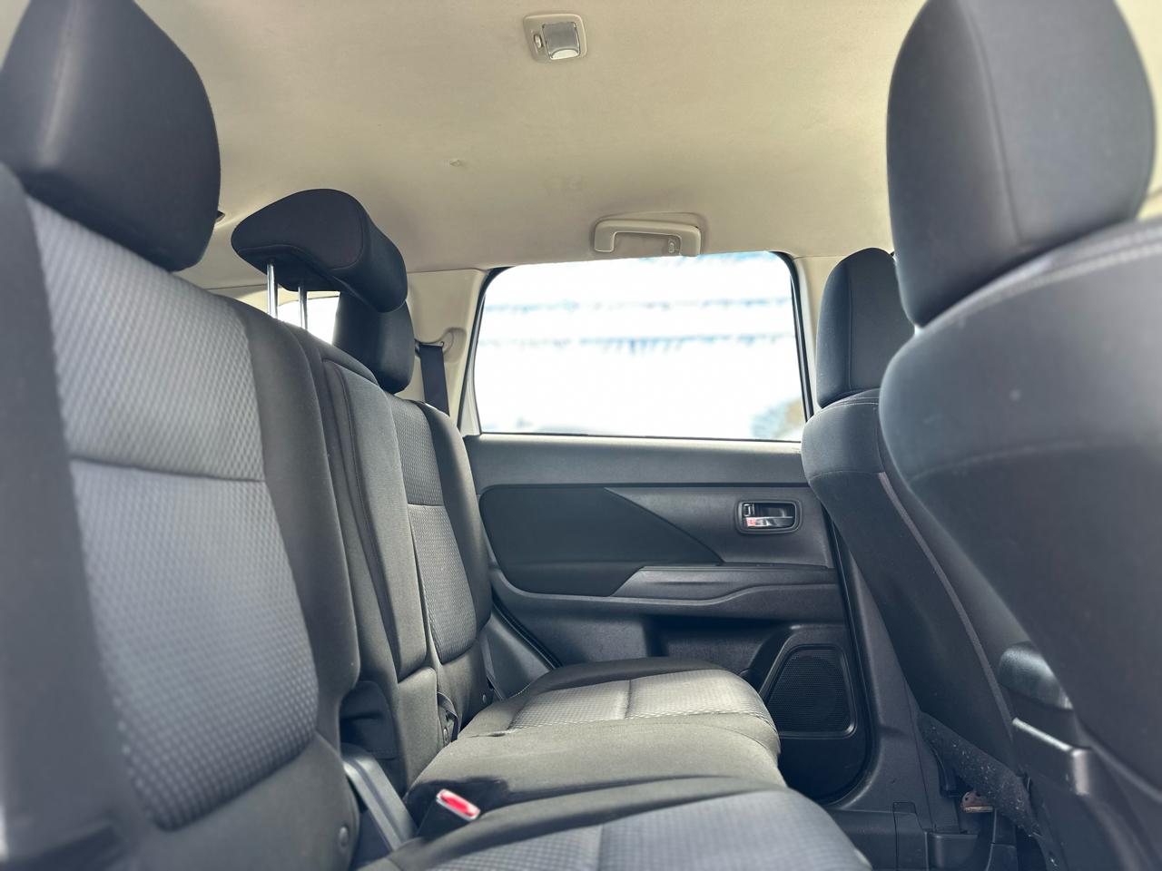 Mitsubishi Outlander SEL AWD 2017