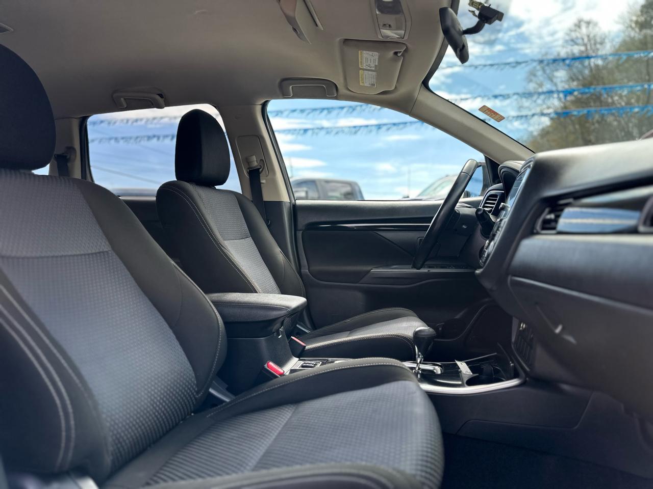 Mitsubishi Outlander SEL AWD 2017