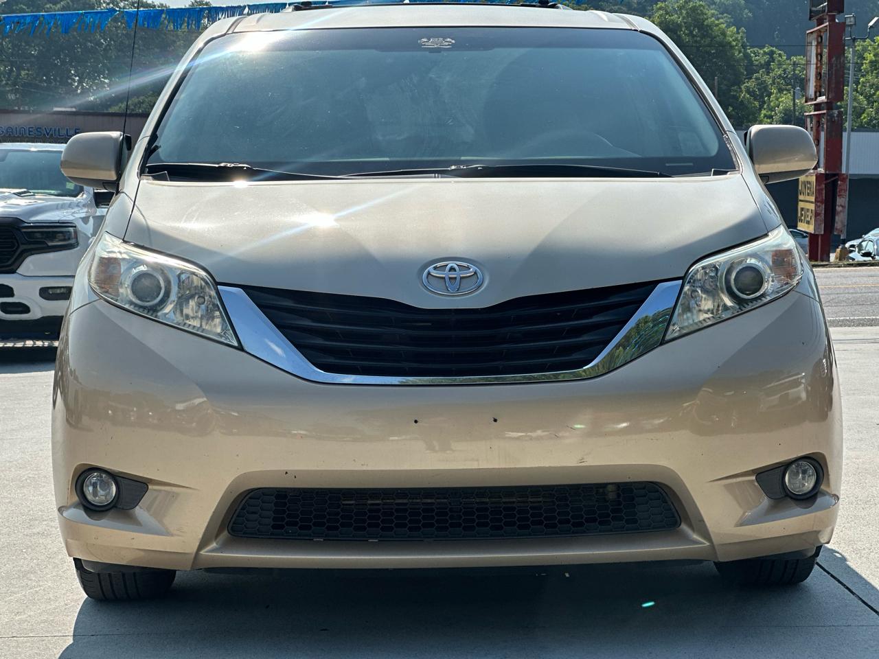 Toyota Sienna LE FWD 8-Passenger V6 2014