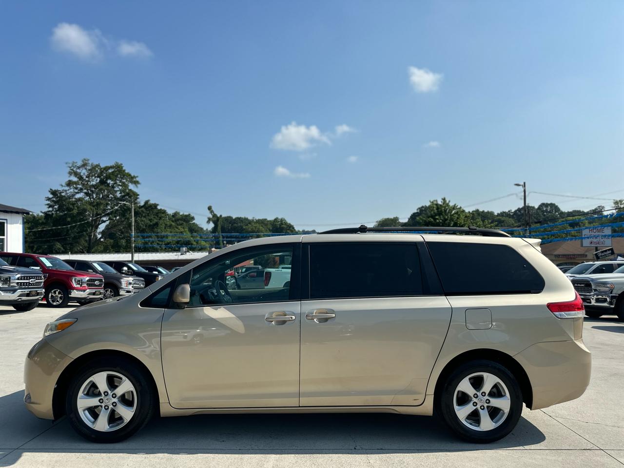 Toyota Sienna LE FWD 8-Passenger V6 2014